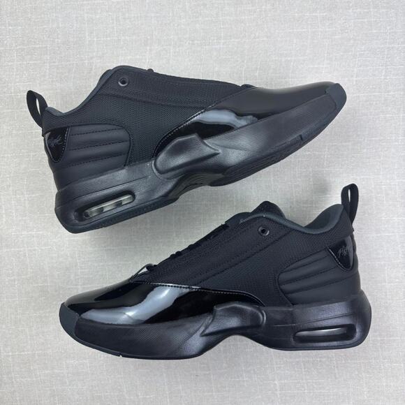 Athletic_Shoes
